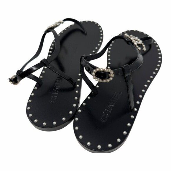 CHANEL Black Patent Leather CC Pearl Embellished Logo Flat Thong Sandals - Picture 9 of 11